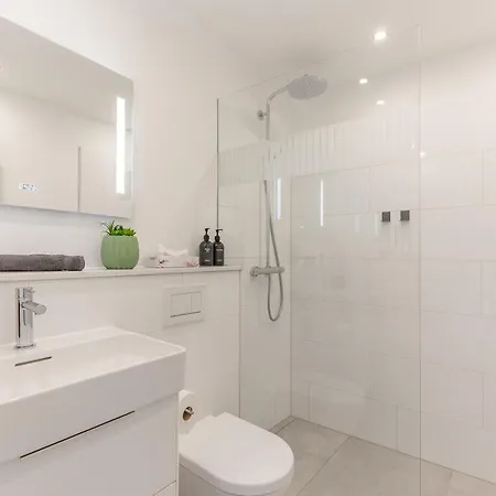 Horst - Moderne 2 Zimmerwohnung Im Herzen Von Ge-horst Naehe Amphitheather Und Arena Aufschalke דירה גלזנקירכן